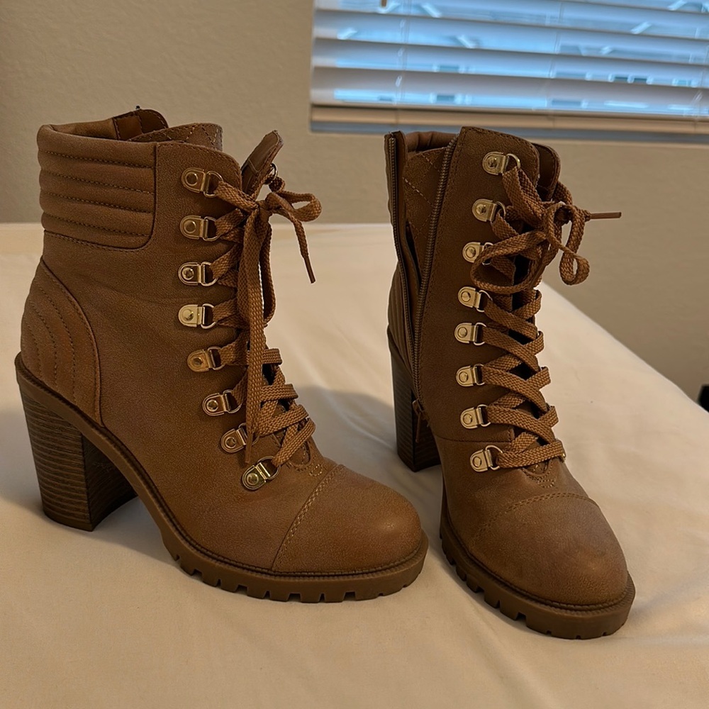 Brand New Guess Boots